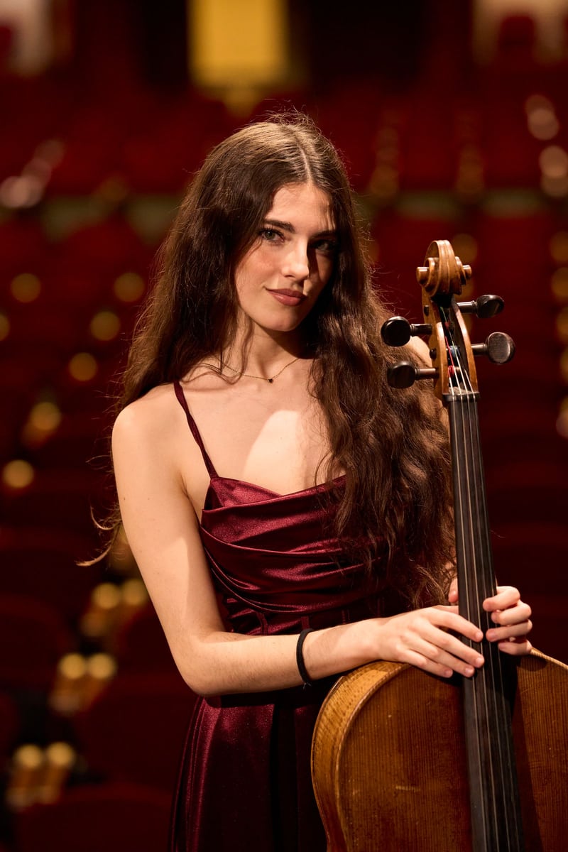 Sara Òdena, violoncel